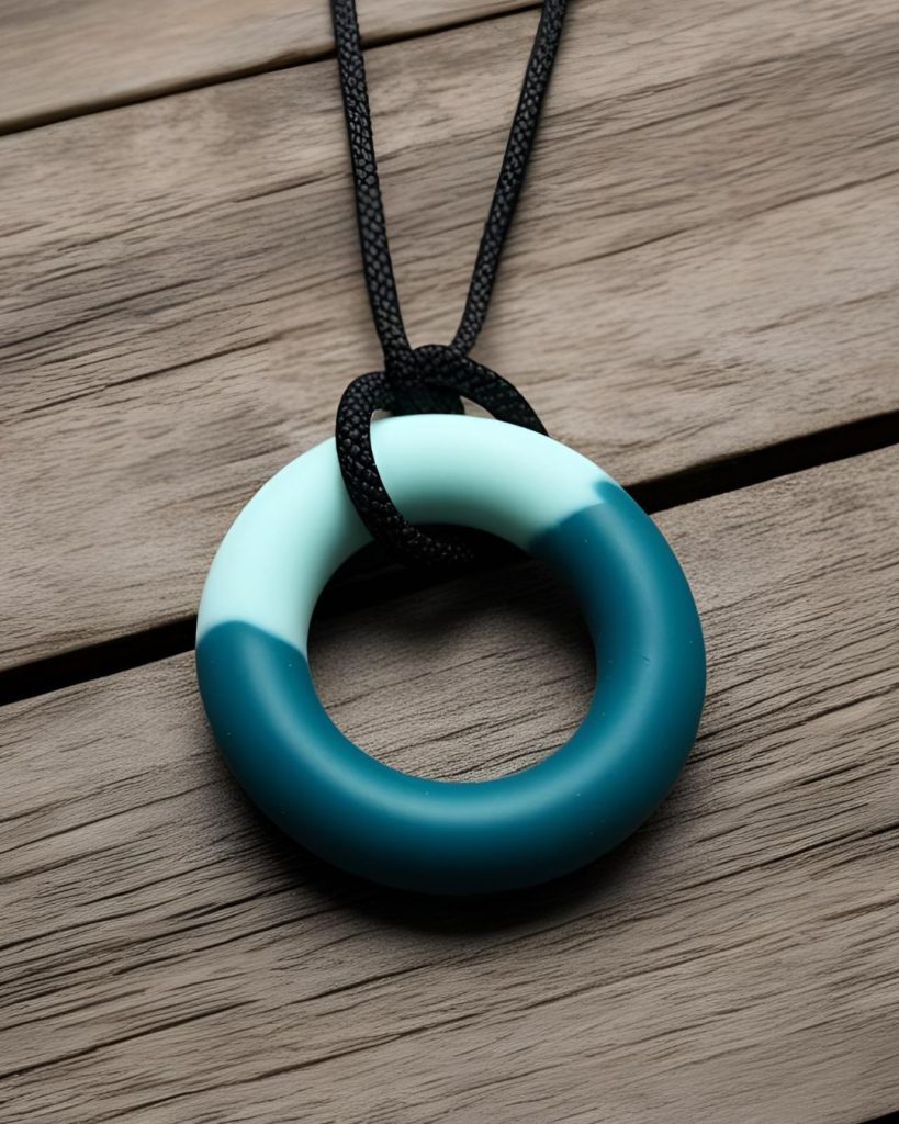 Blue two tone chewy pendant necklace